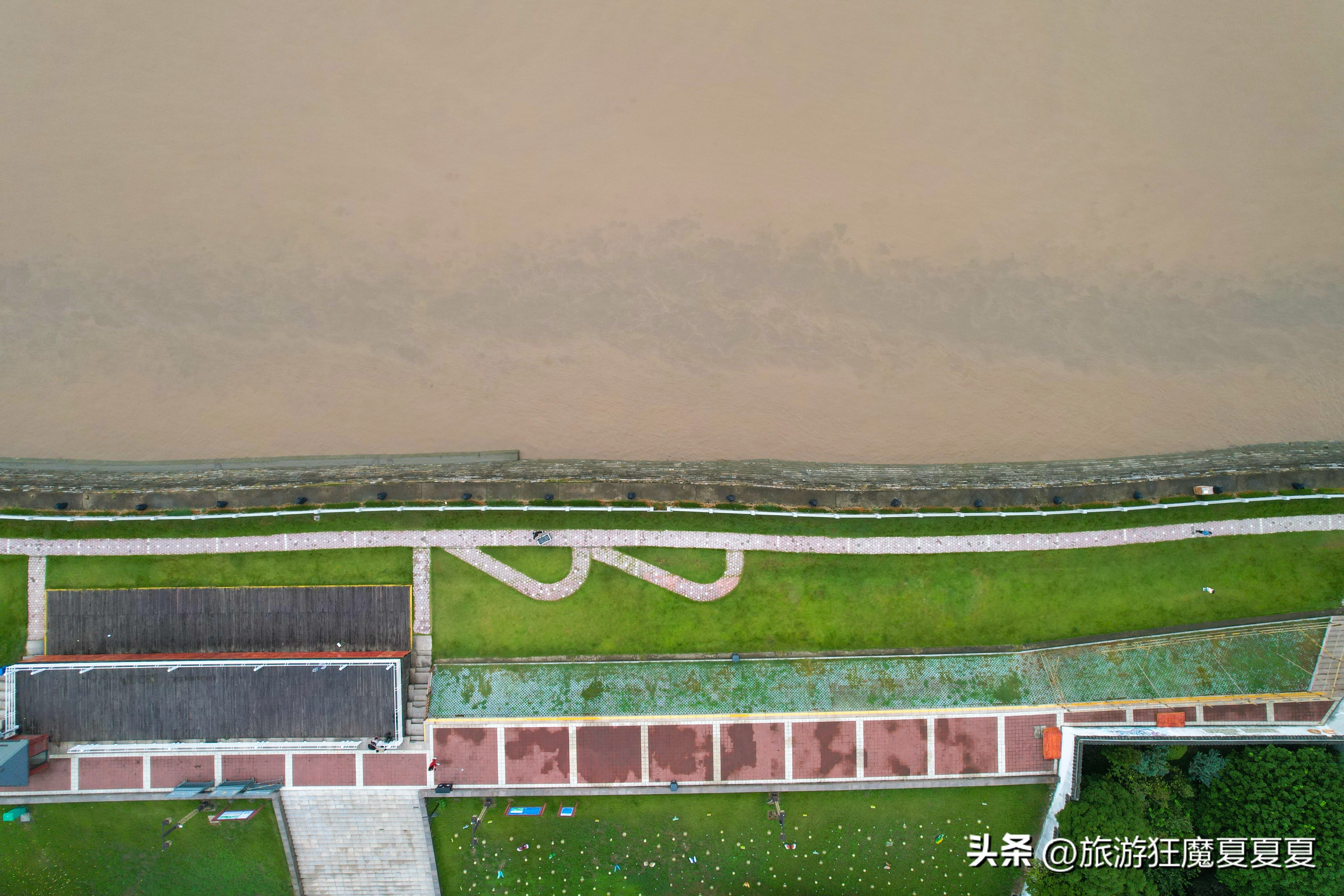 钱塘江大潮远近闻名的原因,钱塘江大潮以什么闻名天下