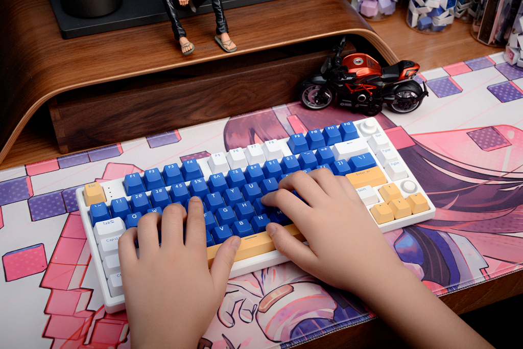 你见过带摇杆的键盘么，HELLOGANSSHS75T三模机械键盘开箱