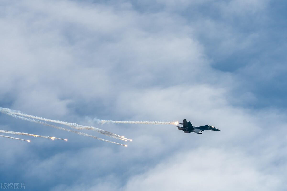 无人战斗机战术机动的作用,战斗机战术动作大全