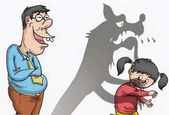 【面对流氓、变态、猥琐男，女子应如何保护自己】