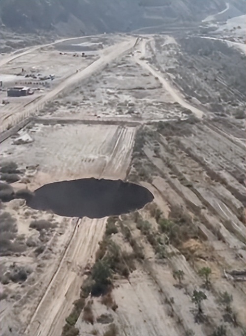 智利发现逾200米深神秘天坑,深海发现神秘大洞