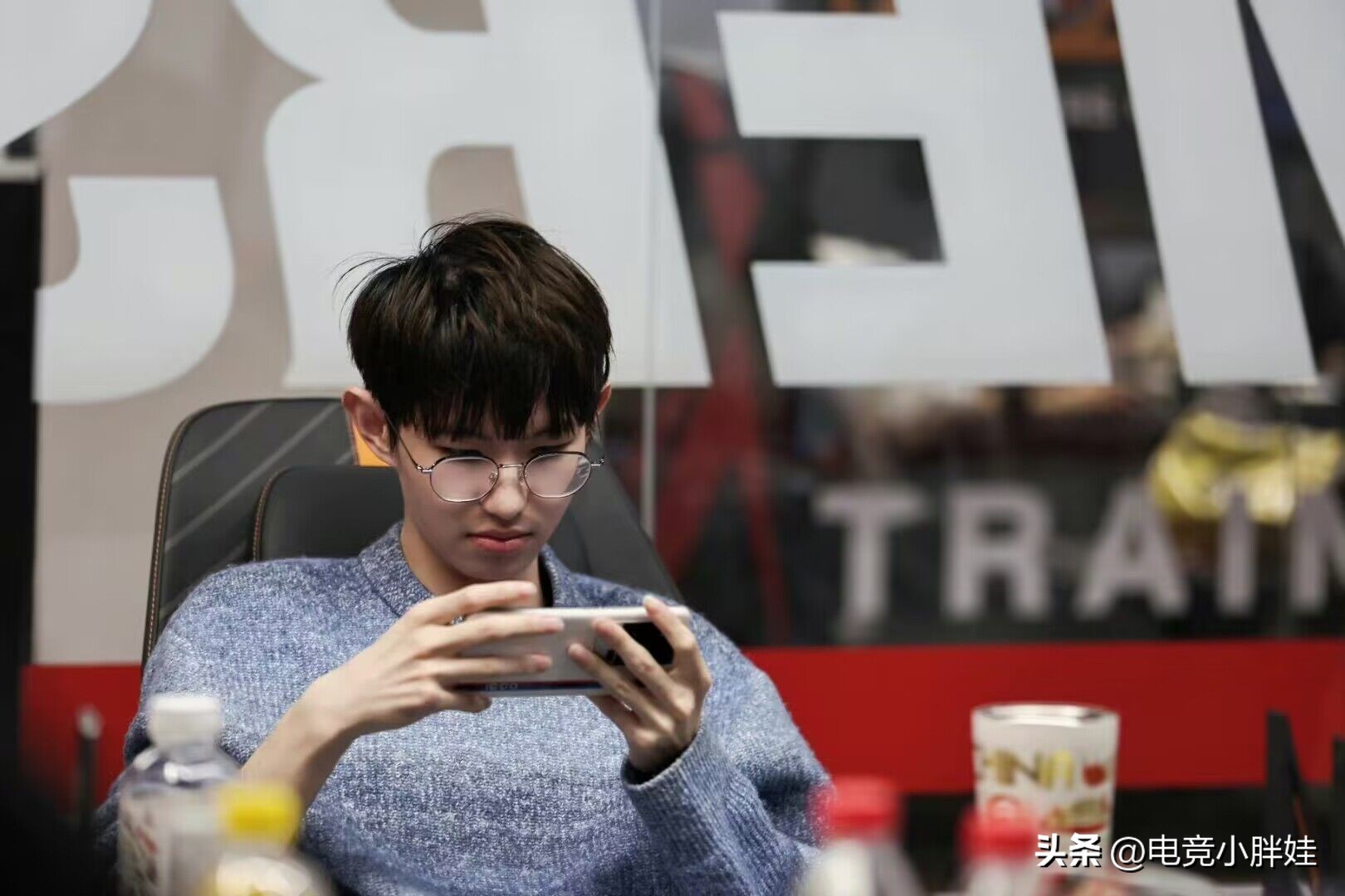 一诺队友被打哭,一诺主动背锅各主播反应