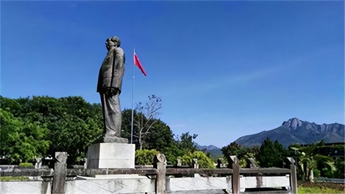 干部发现山头长得像毛主席，孔令华初见落泪，李讷感叹：太像了