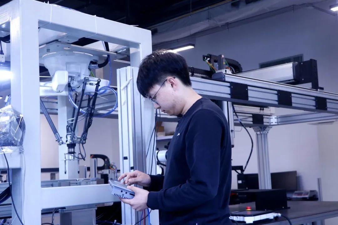 长春理工大学重庆研究院：线束智能制造生产线建成投用