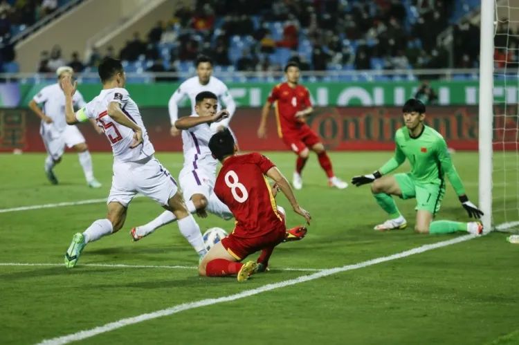 100万训练场地配套，200万包机回国，男足们的奢靡生活超乎想象