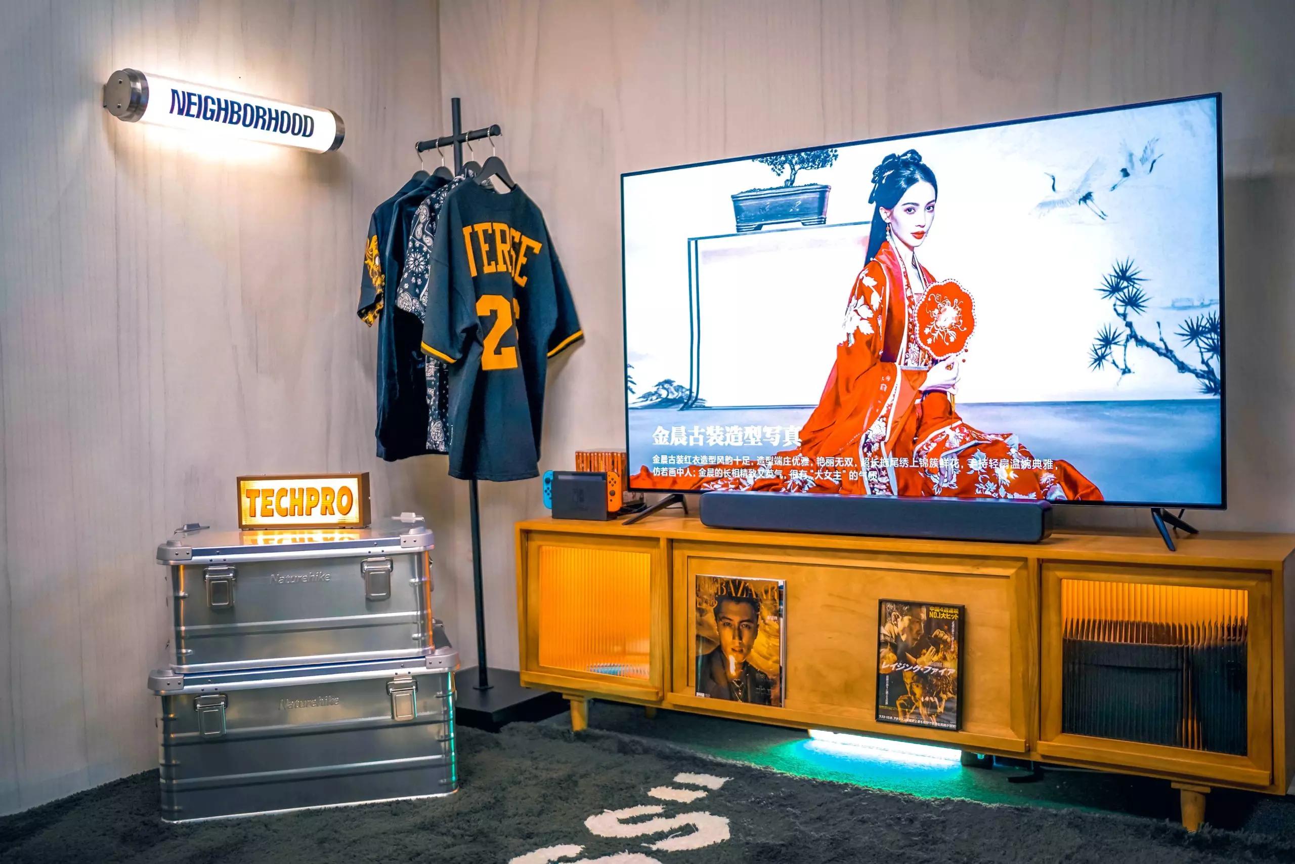 小米6oled55寸电视效果图,居家看电视氛围