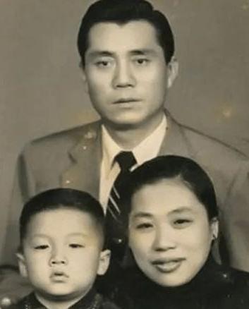 同样是成龙基因，把林凤娇儿子和吴绮莉女儿一对比，差距就出来了