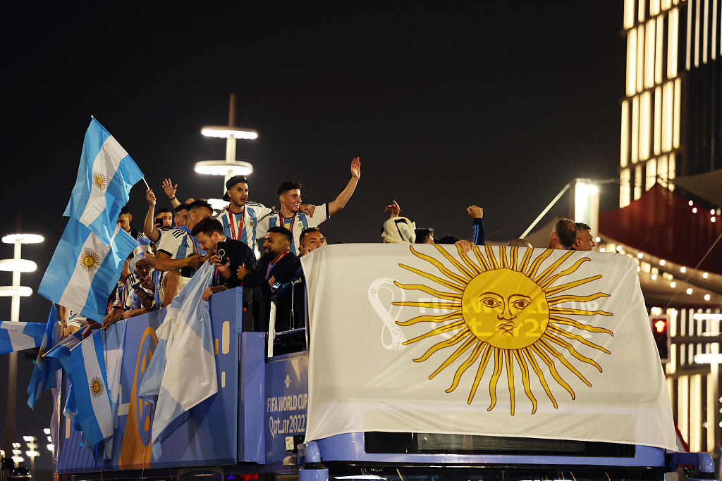 马丁内斯三次乌龙,马丁内斯被打破门