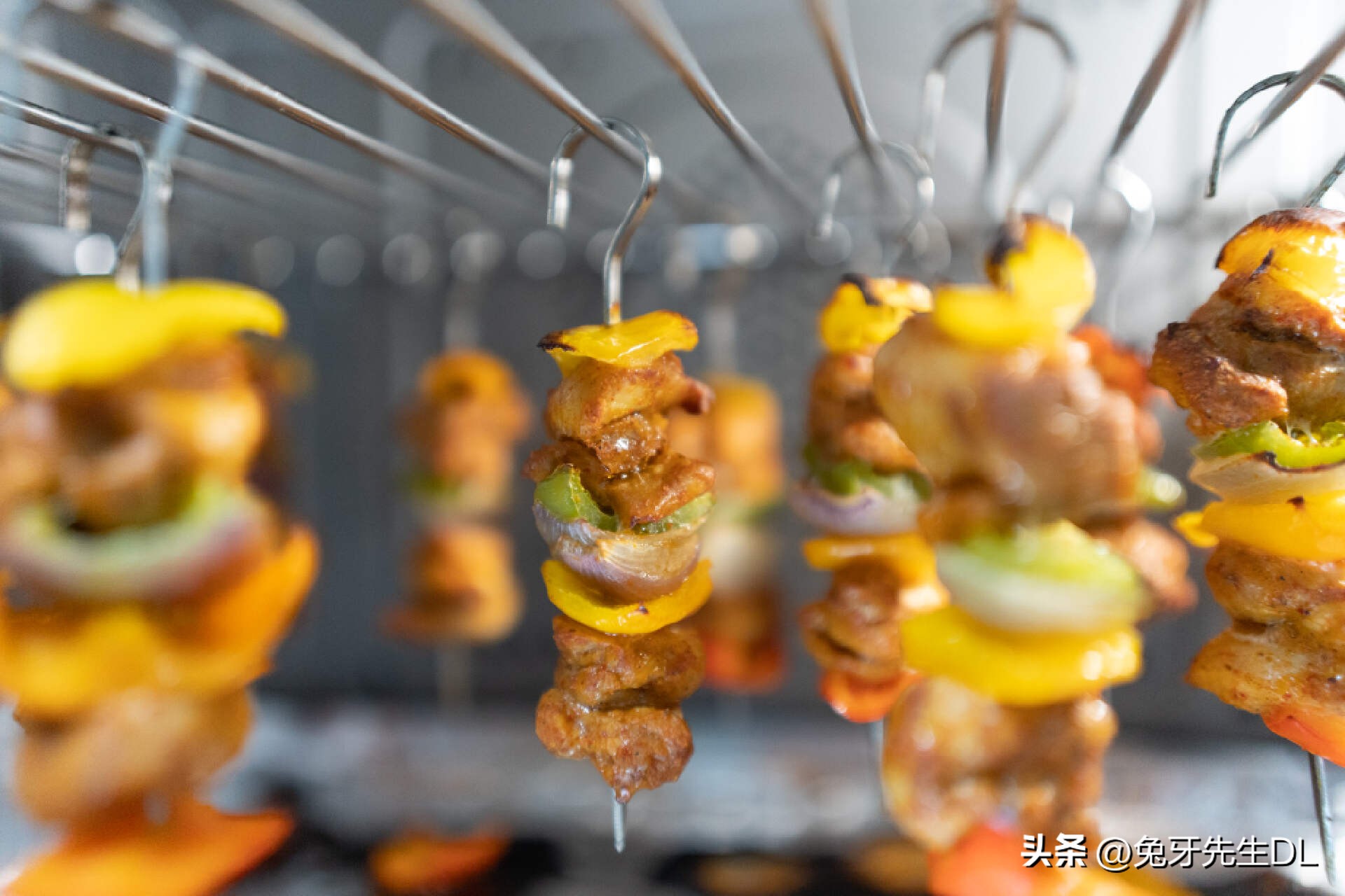 让家里劳动者解放双手，拥有这些实用的小家电将大幅提高生活品质