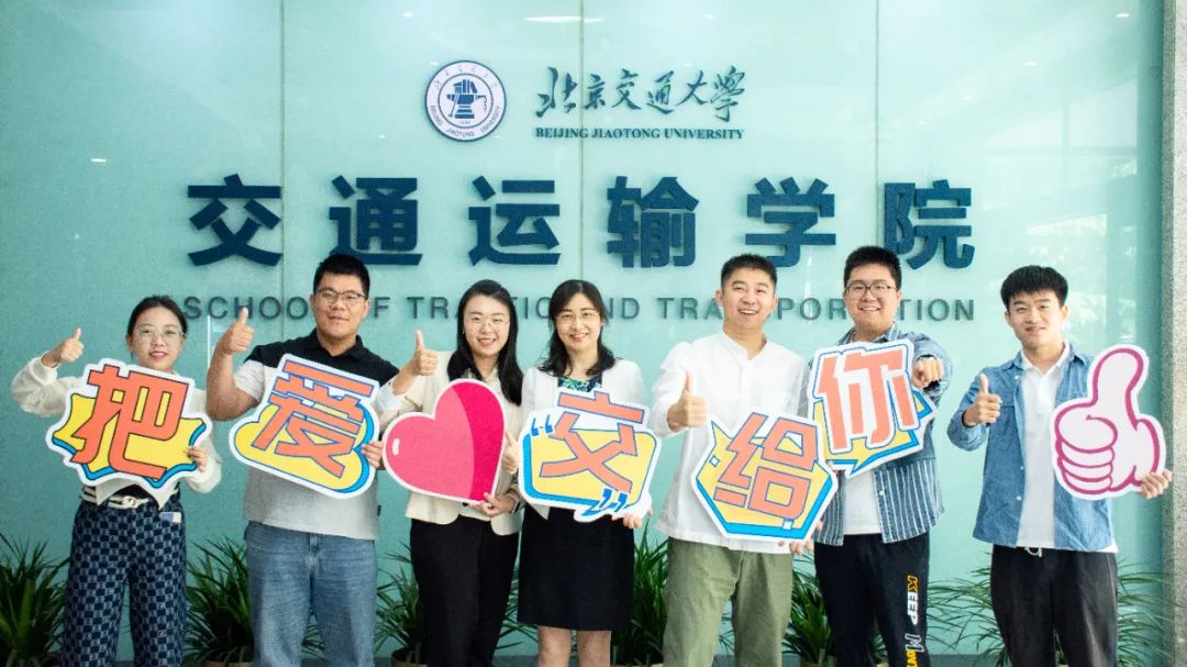 闪闪发光的勋章,闪闪发光的荣誉证书