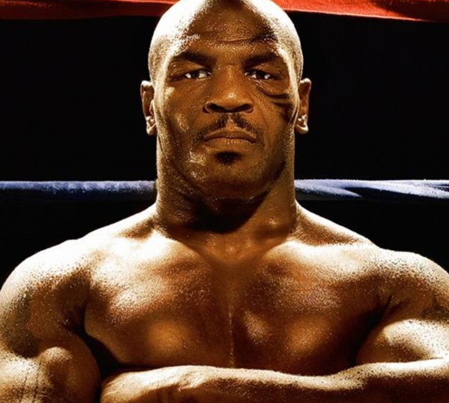 2006年，拳王泰森来华瞻仰毛主席遗容，坦言：在他面前，我很渺小