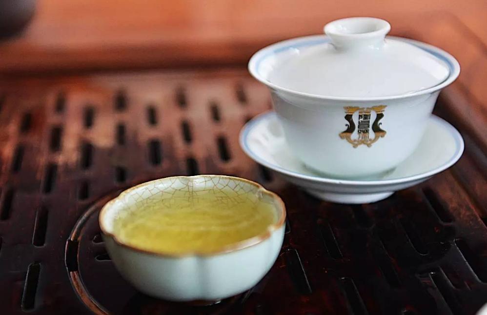 绿茶和红茶哪种茶好些一点,喝茶绿茶和红茶有什么区别