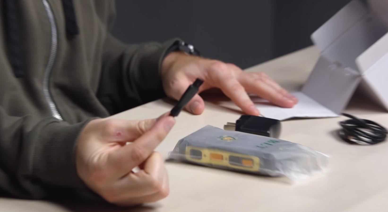 美国大叔网购老年机,美国大叔买安卓手机