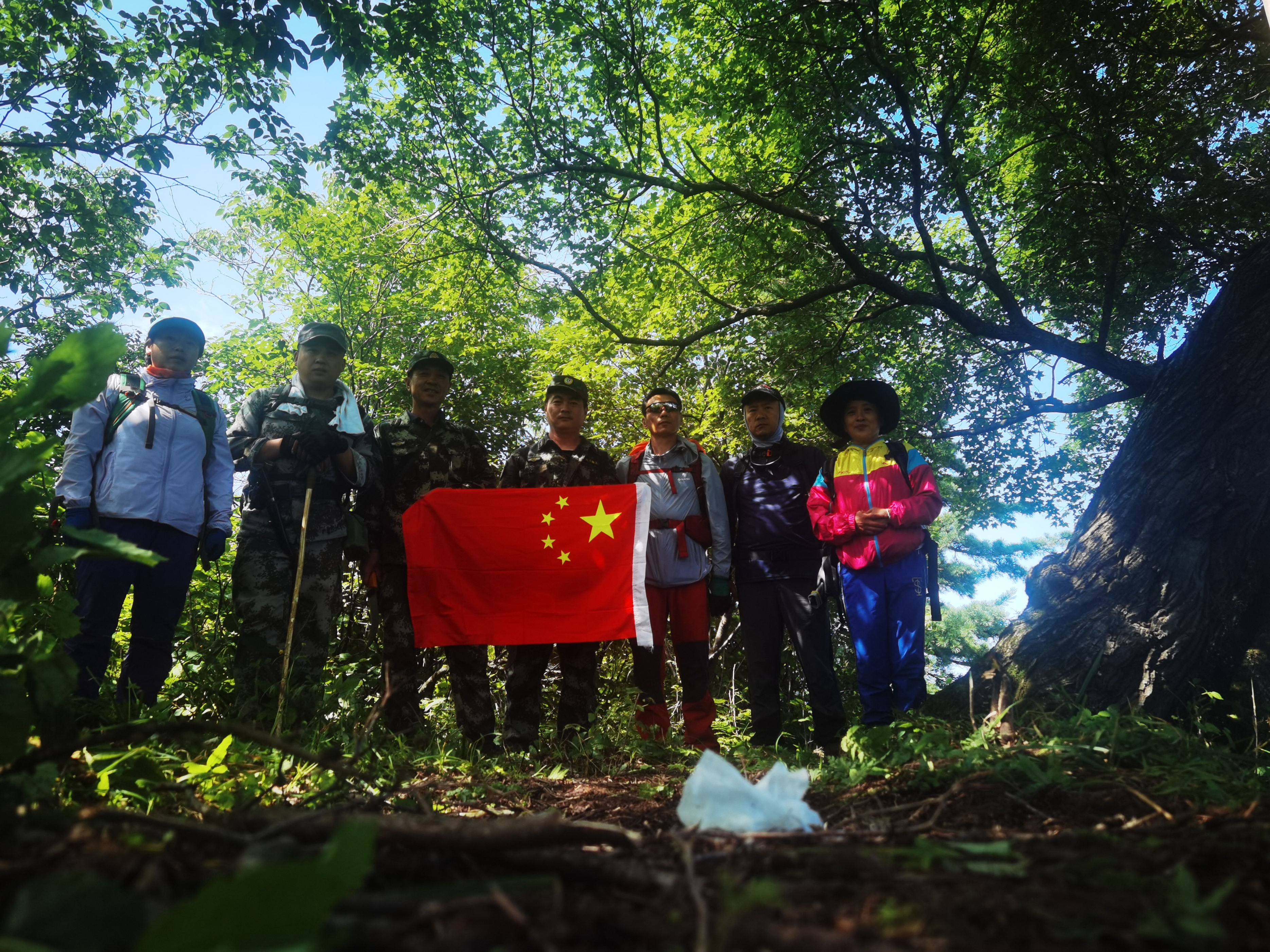 探秘摩艾石像,探秘摩迈尔洞穴