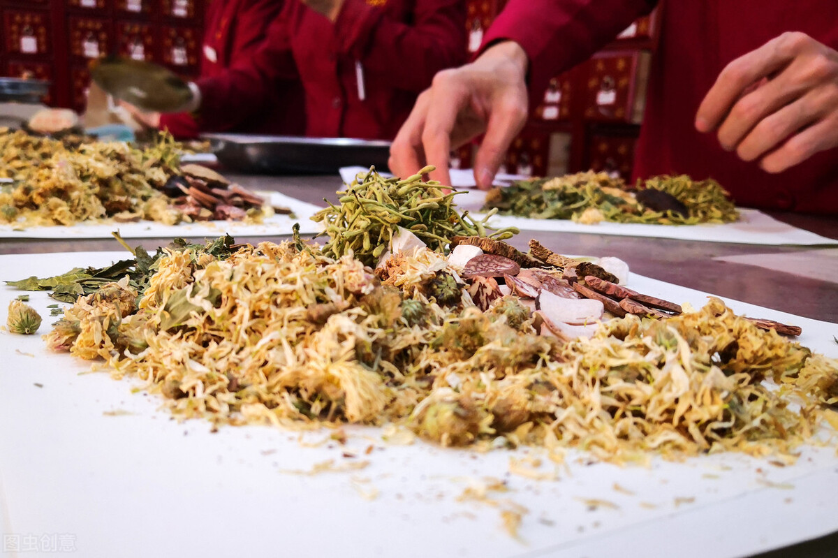 两种常见的清热解毒药，鱼腥草和蒲公英，谁的“消炎”功效更大？