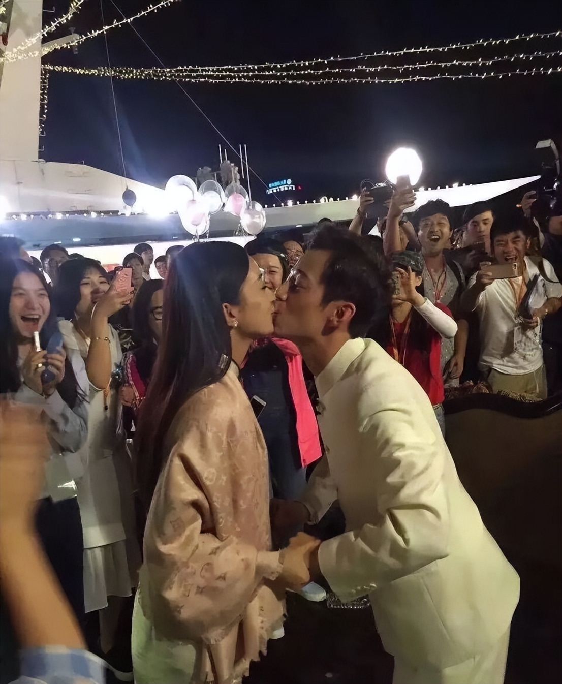 何炅和赵丽颖到底是什么关系,何炅和赵丽颖关系大揭秘