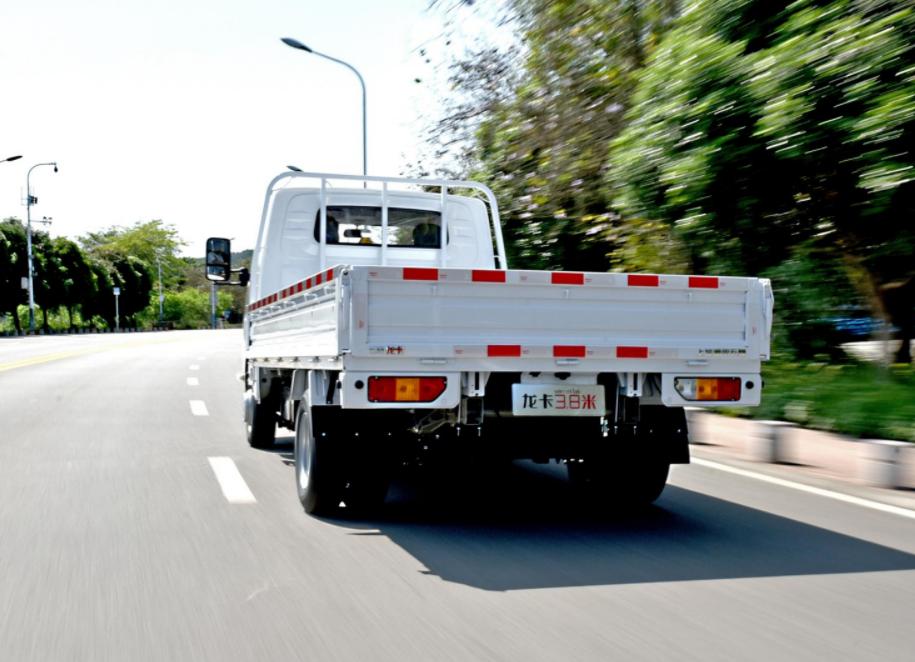 五菱龙卡对比长安跨越王d5,长安跨越者d5和五菱龙卡