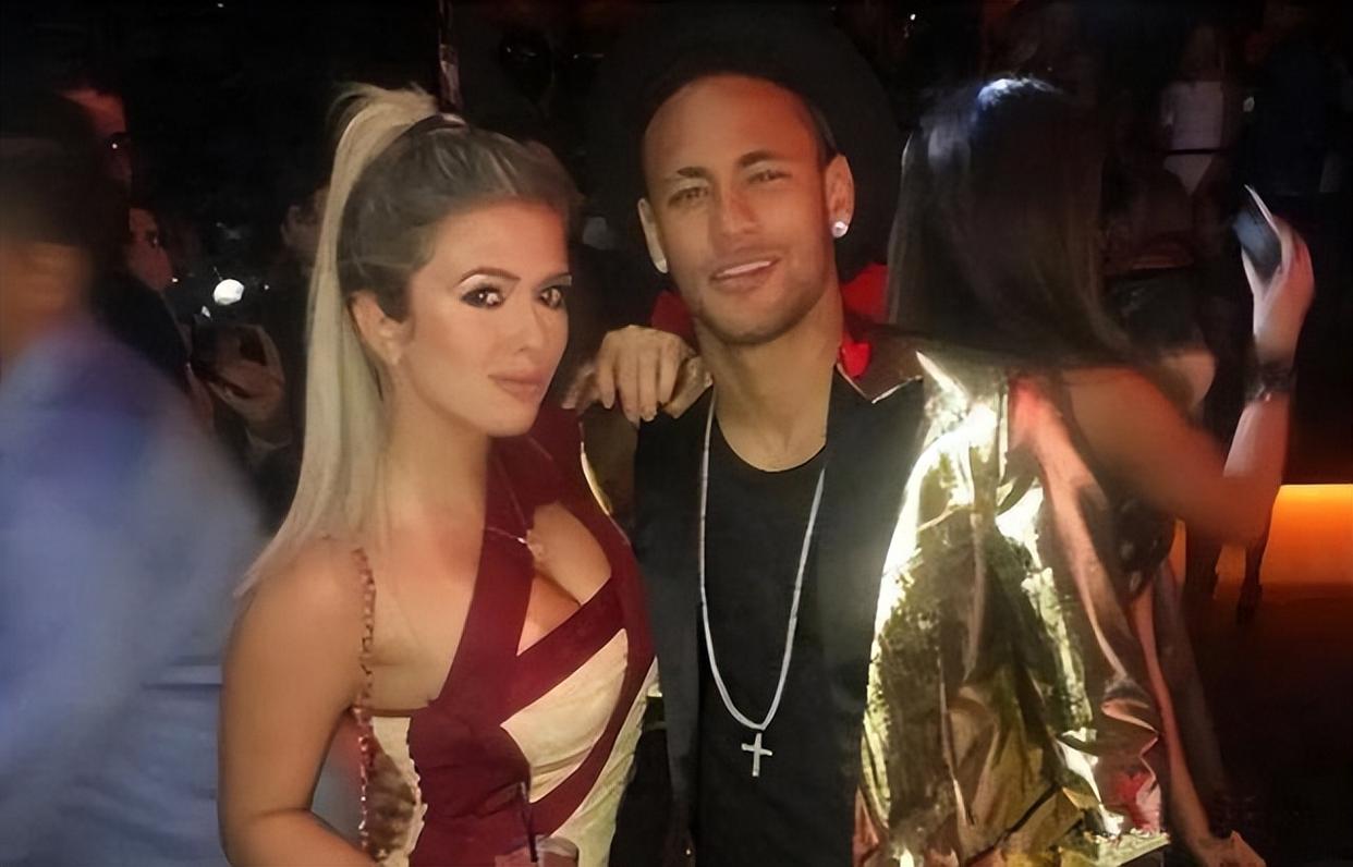 内马尔参加儿子生母卡洛琳娜婚礼,内马尔为儿子庆生