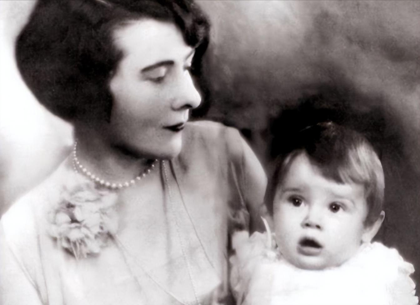 赫本曾多次出入肯尼迪办公室,赫本多次出入白宫