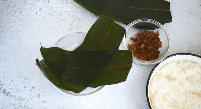 手残党怎么包四角粽子,六个月以上宝宝粽子做法