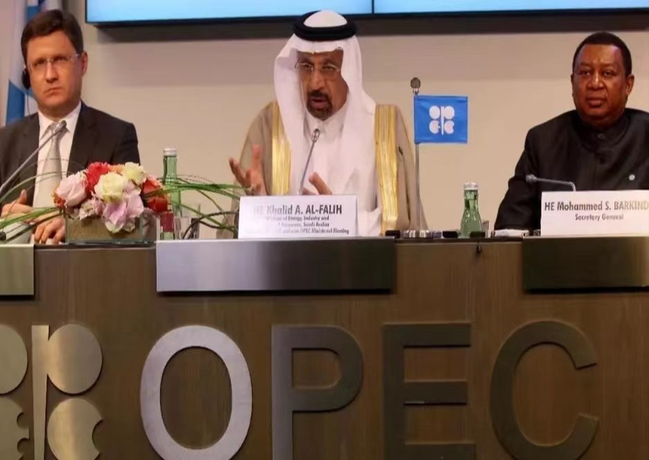 石油战争再现!日本印度果断抛弃美国,八大产油国为何制裁欧美?