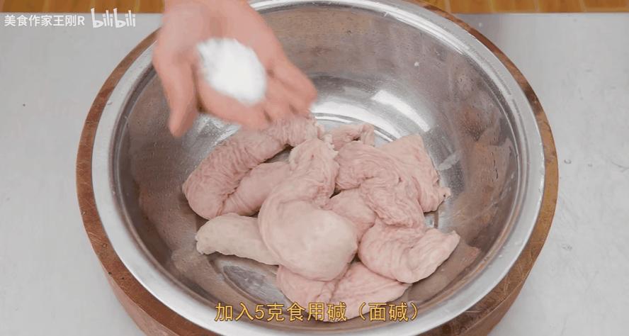 没洗干净的猪大肠到底臭不臭,猪大肠3年没洗是真的吗