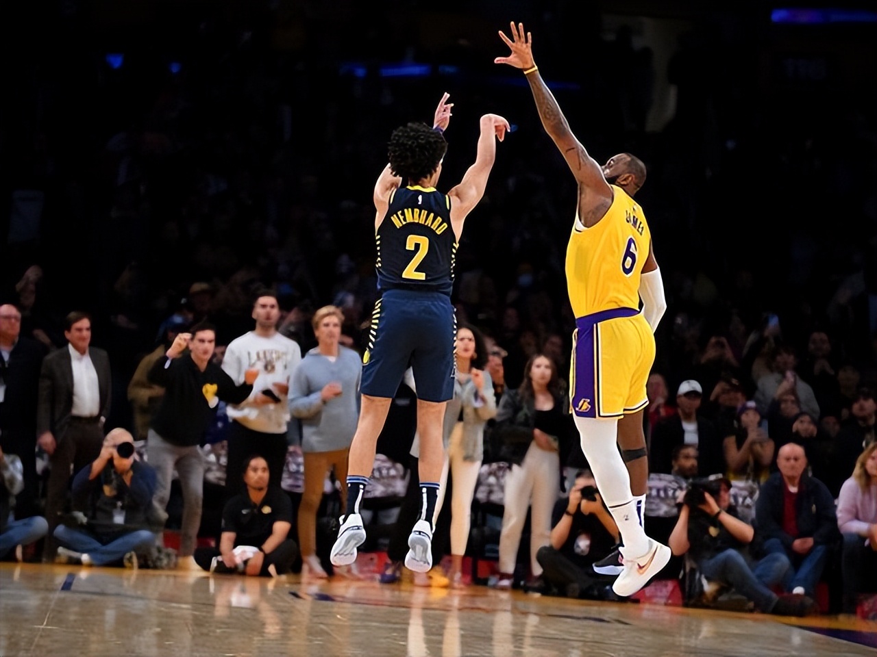 湖人战胜猛龙里弗斯晃倒,步行者进攻集锦