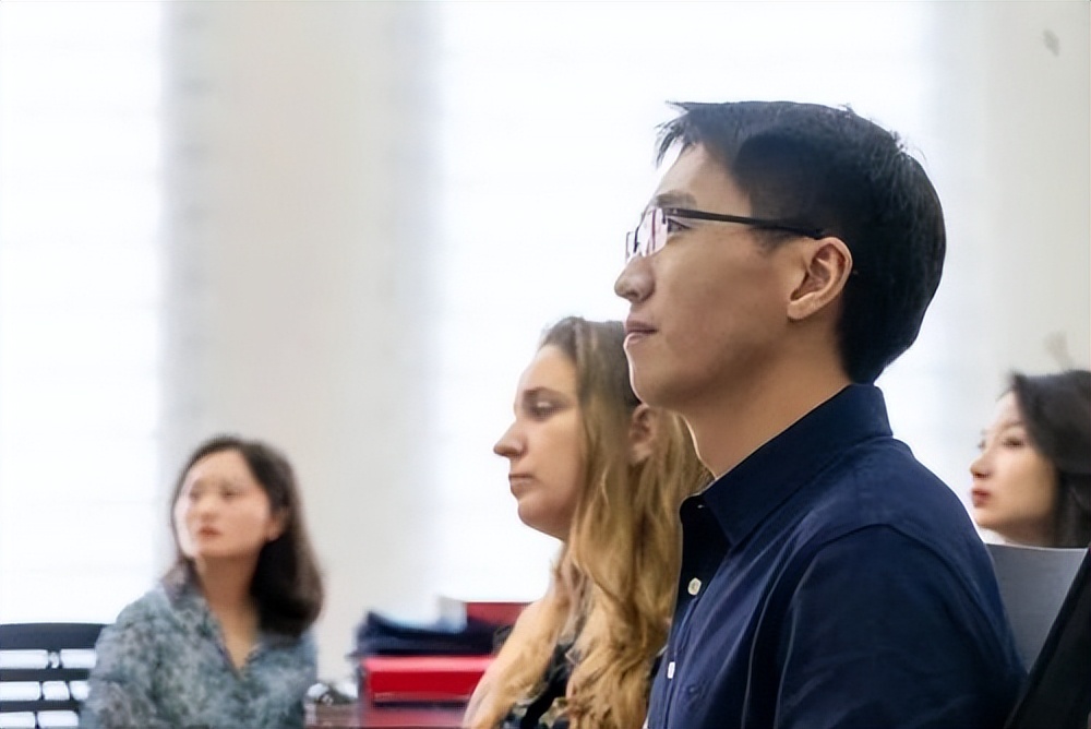 汶川地震中国男孩救以色列女孩,十年前汶川地震士兵救12岁女孩