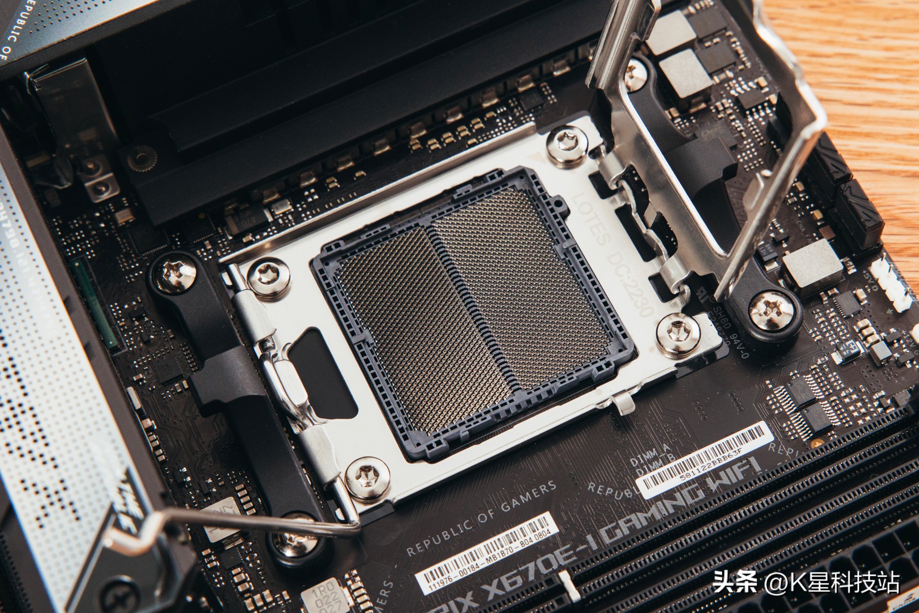 鍗庣x670e涓绘澘涓婁粈涔坈pu,鍗庣strixz690-e瑁呮満瑙嗛