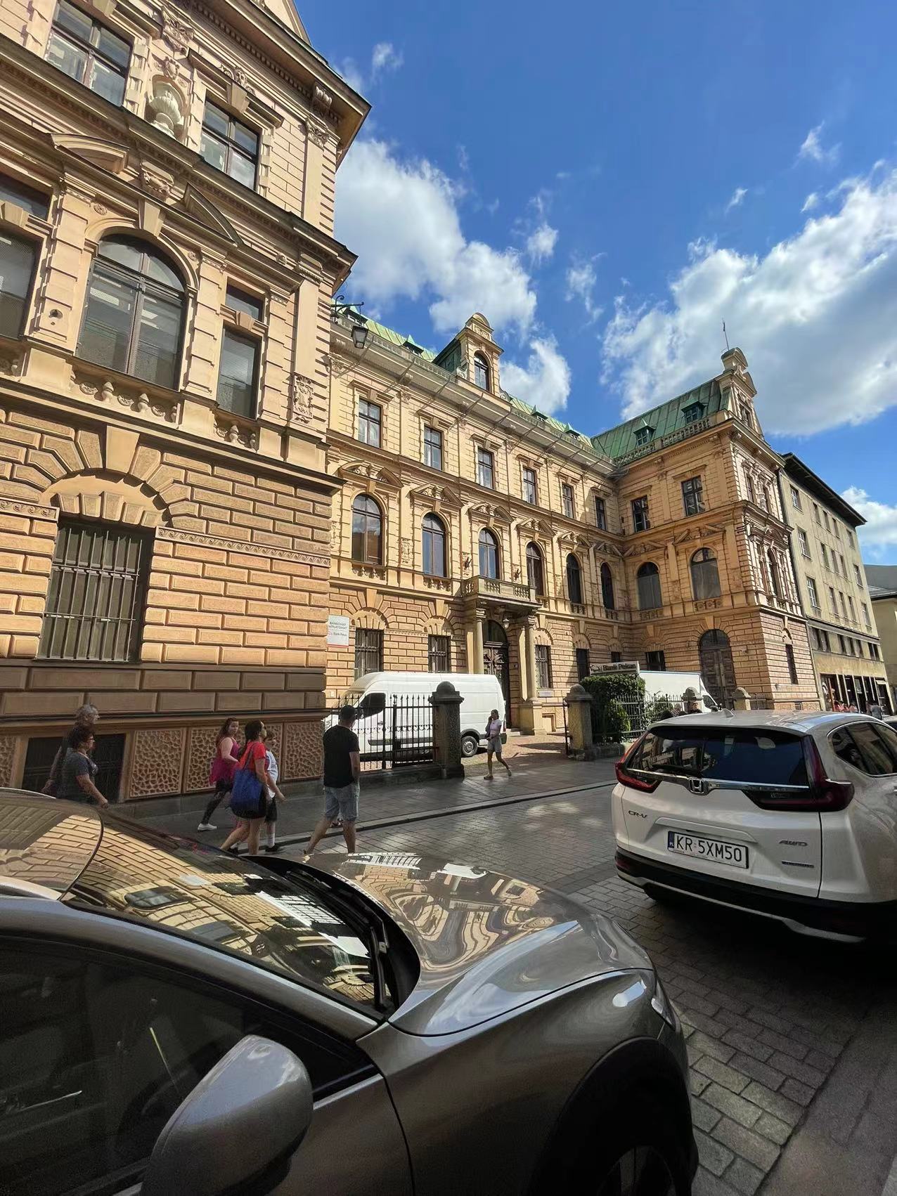 乌克兰几百万难民背井离乡,400万乌克兰人