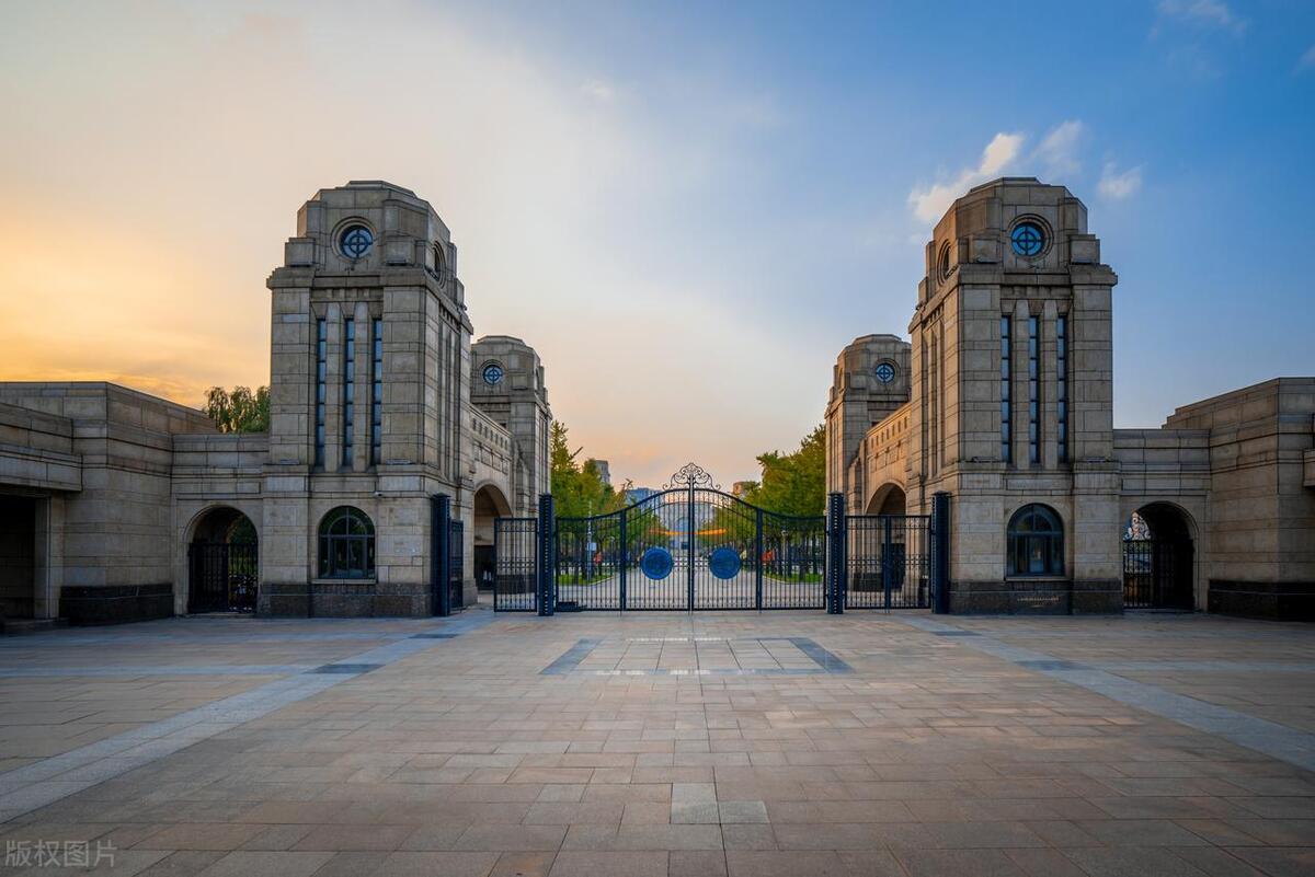 留学英伦考研复旦（日月光华）—人能有愿，如花之有蕊，烛之有焰