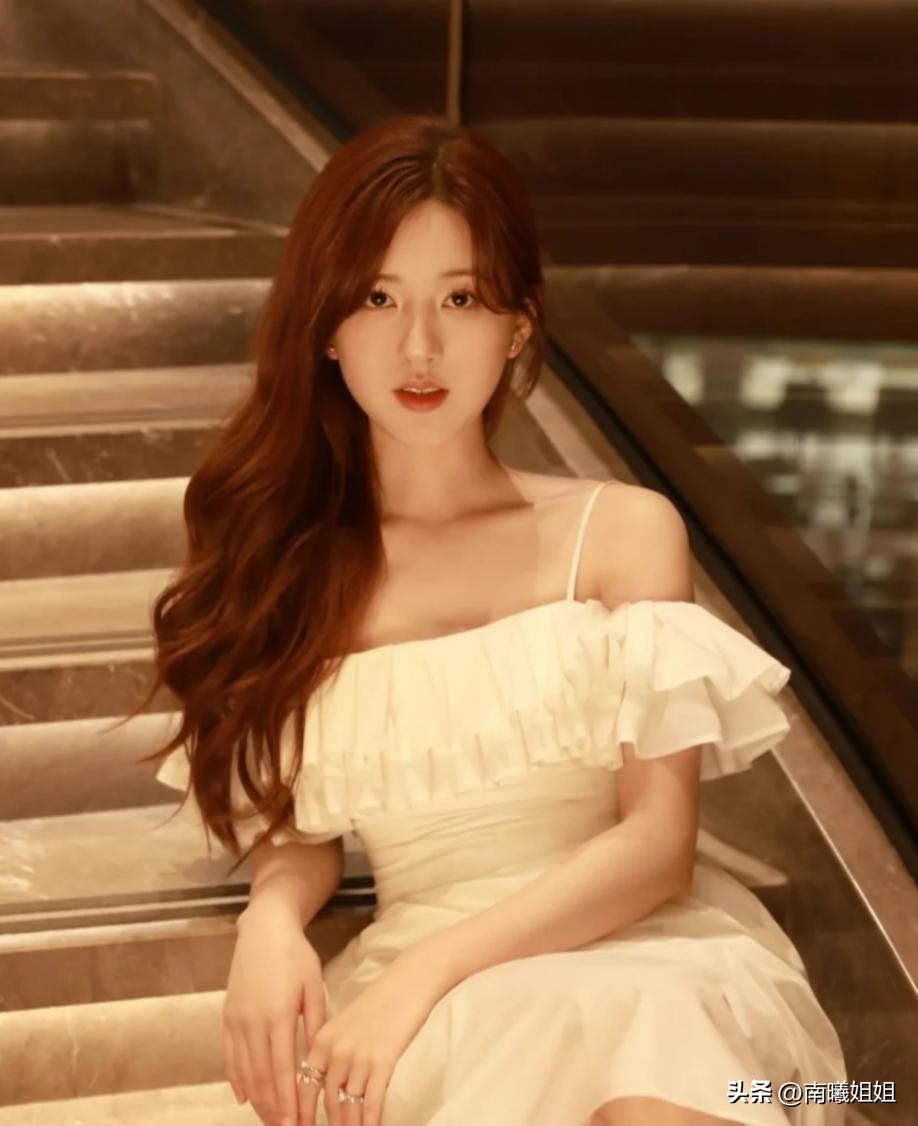 适合细软塌发量少的锁骨卷发,锁骨卷发流行发型减龄