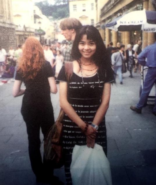 朱迅一家三口照顾瘫痪公公,朱迅和丈夫吃饭