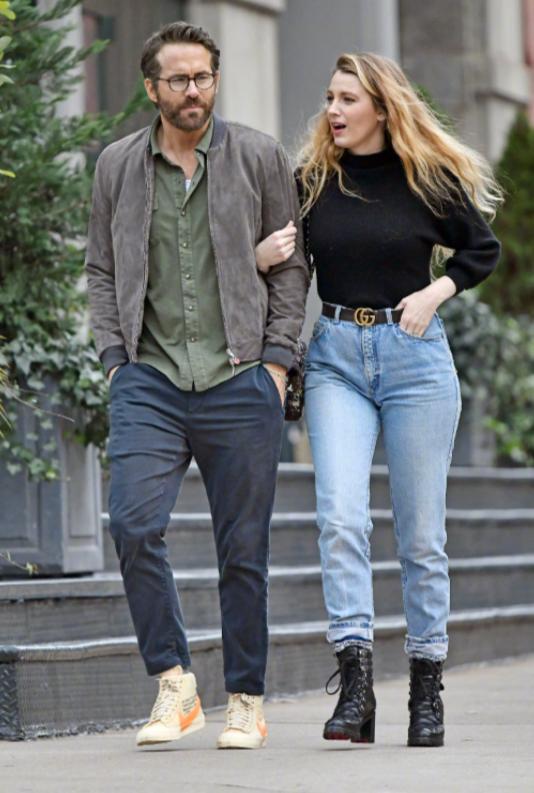 死侍旁边的女人,死侍和老婆照片