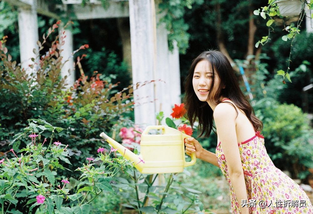 伴侣间接吻，为什么不觉得对方的口水恶心？如果吐出来呢？