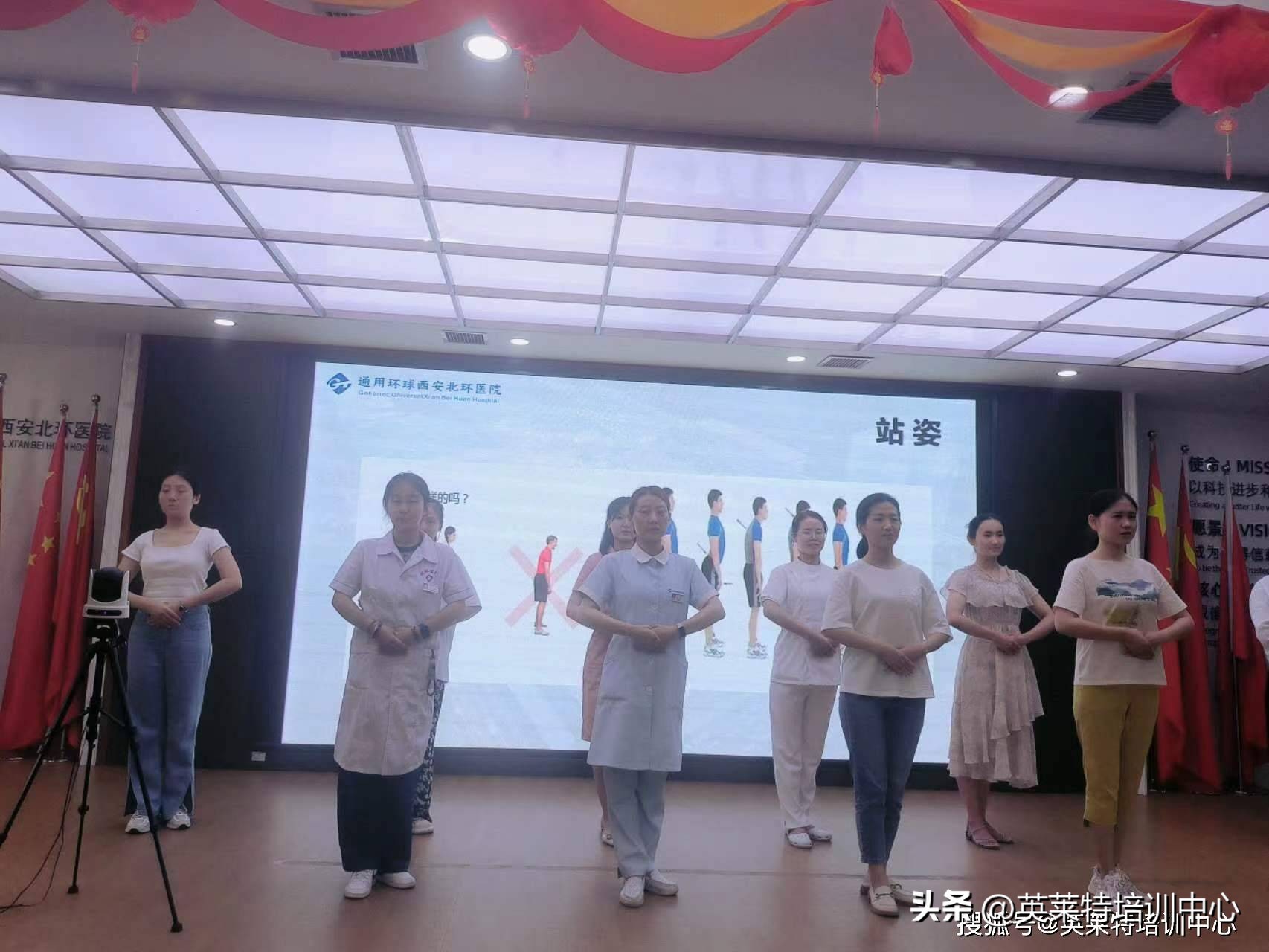 医院窗口服务礼仪培训视频,服务大厅接待礼仪培训演练