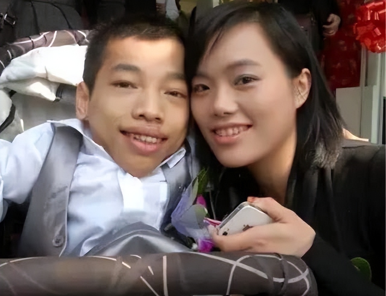 广东小伙李创利：身高80厘米，身价过亿娶美娇妻，如今怎么样了？