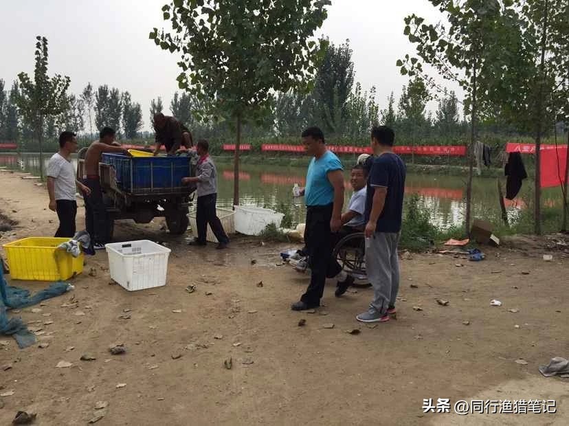 经常钓鱼的人容易遇到什么人,钓鱼人有时间就钓鱼有钱就买渔具