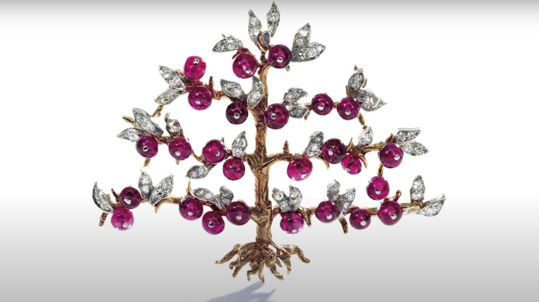 她是顶级豪门家族的千亿儿媳，一生低调，却连总统夫人都羡慕不已