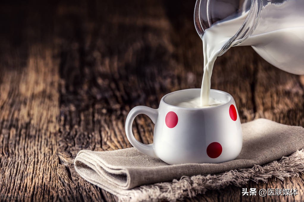 牛奶羊奶骆驼奶粉哪个营养高,奶粉牛奶羊奶驼奶哪个营养价值高