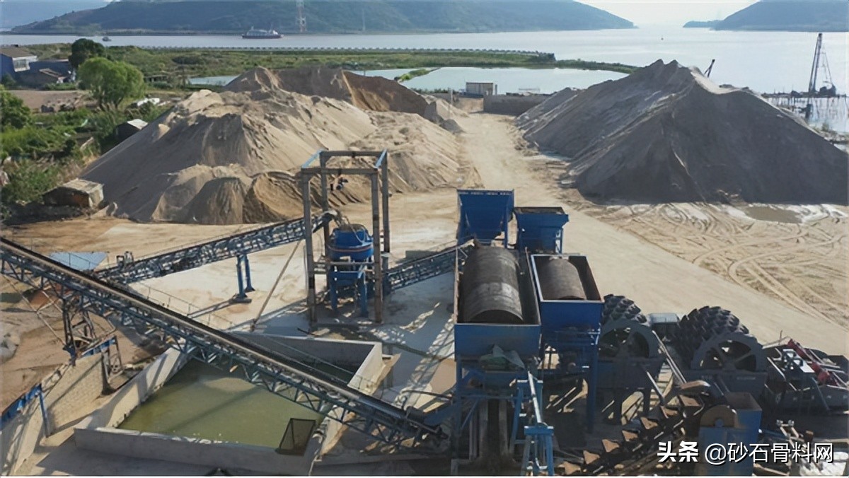 宁波市建材管理中心为13家净化天然砂示范基地（企业）授牌