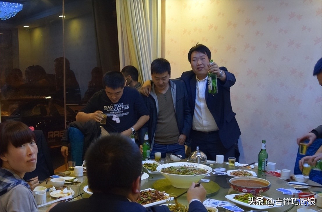 一杯白酒换算多少啤酒,啤酒换算白酒简单公式是什么