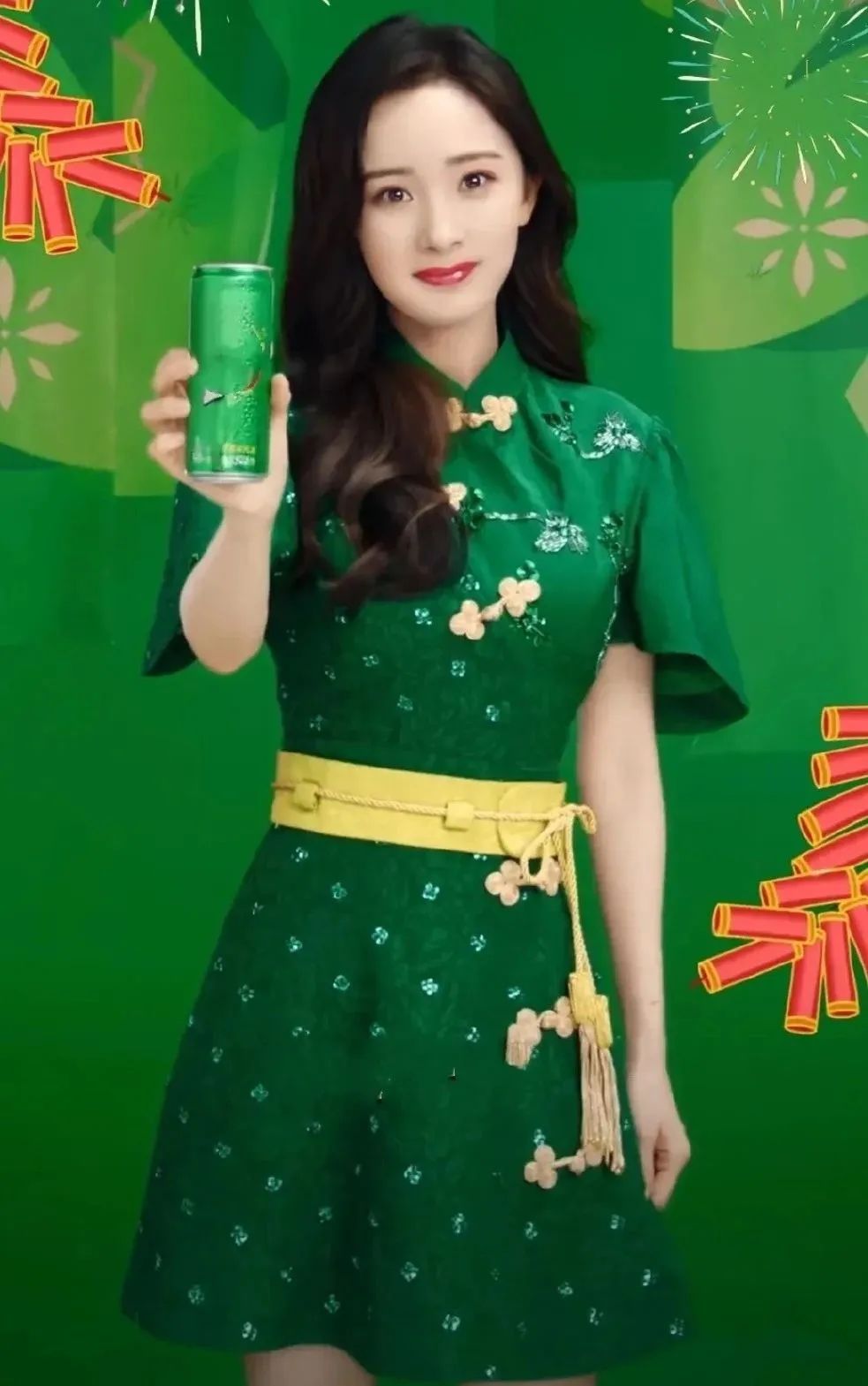 赵露思穿上廉价中国风礼服，俗成了18线网红