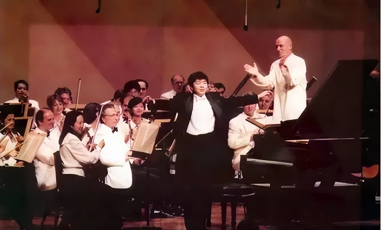 李云迪郎朗三个钢琴家,世界钢琴家排名郎朗和李云迪