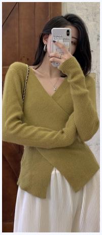 经过一个月的观察，我们发现这几款针织衫在淘宝上卖爆了