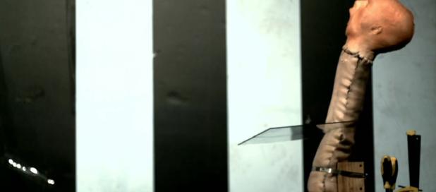 据说台风的时候，要把家里的窗户都打开，这样可以减小风的阻力