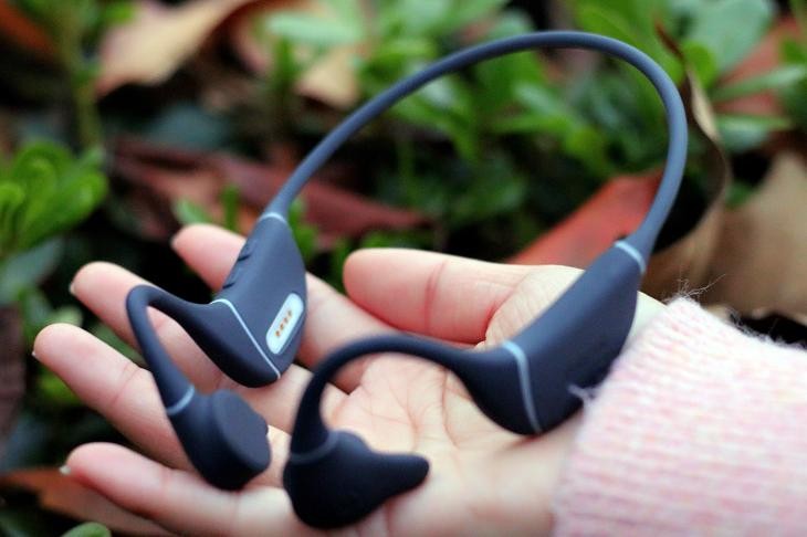 长期戴耳塞式耳机耳朵不舒服,戴耳机开始降噪耳朵不舒服