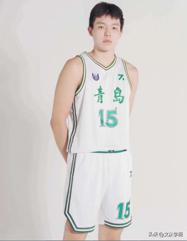 杨瀚森主场对阵青岛,青岛对战新疆杨瀚森表现