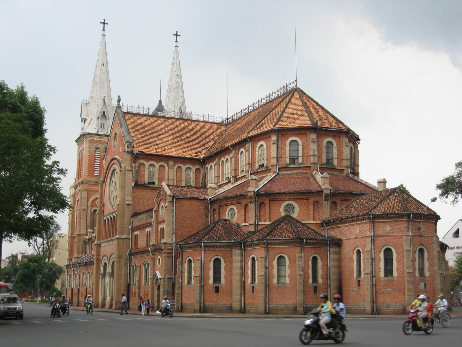 以前的西贡市和现在的胡志明市 (柬埔寨西贡和越南西贡)