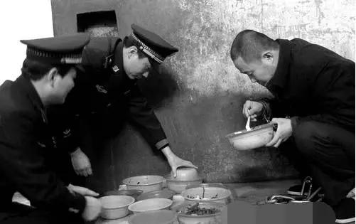 死刑犯执行死刑的流程,死刑犯在执行死刑前都想说什么